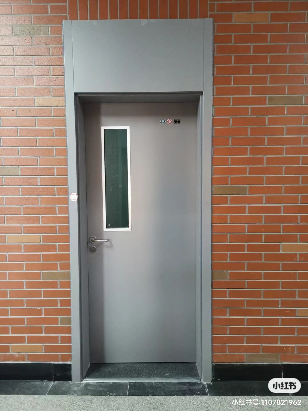 学校教室门